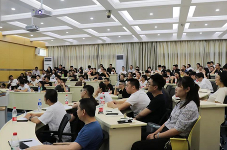 南鴻裝飾7月全體設(shè)計師會議精彩概覽