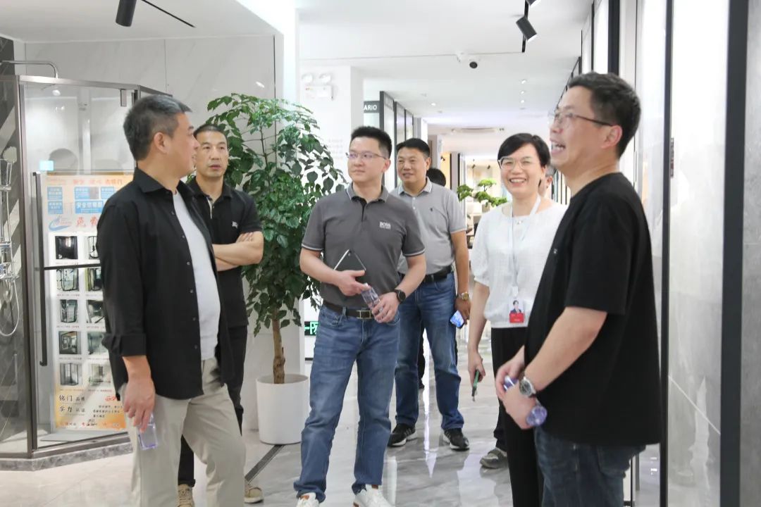 維尚集團(tuán)董事局主席李連柱蒞臨我司參觀交流