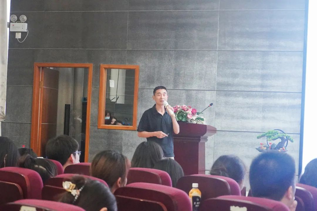 南鴻裝飾9月全體設(shè)計師會議精彩解讀