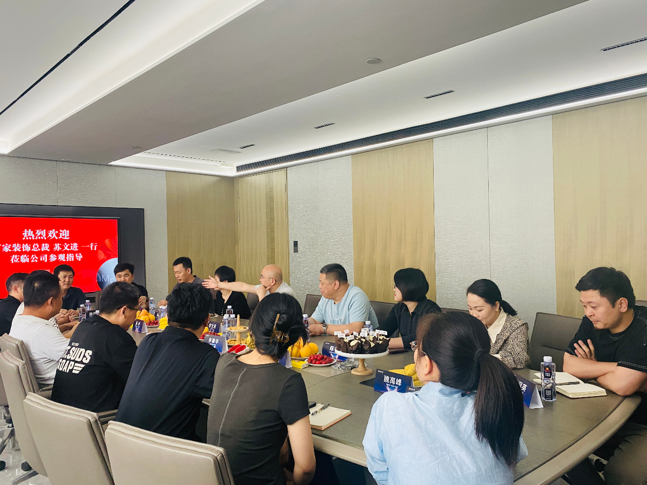 經(jīng)驗(yàn)互鑒丨有家裝飾一行到南鴻裝飾參觀交流