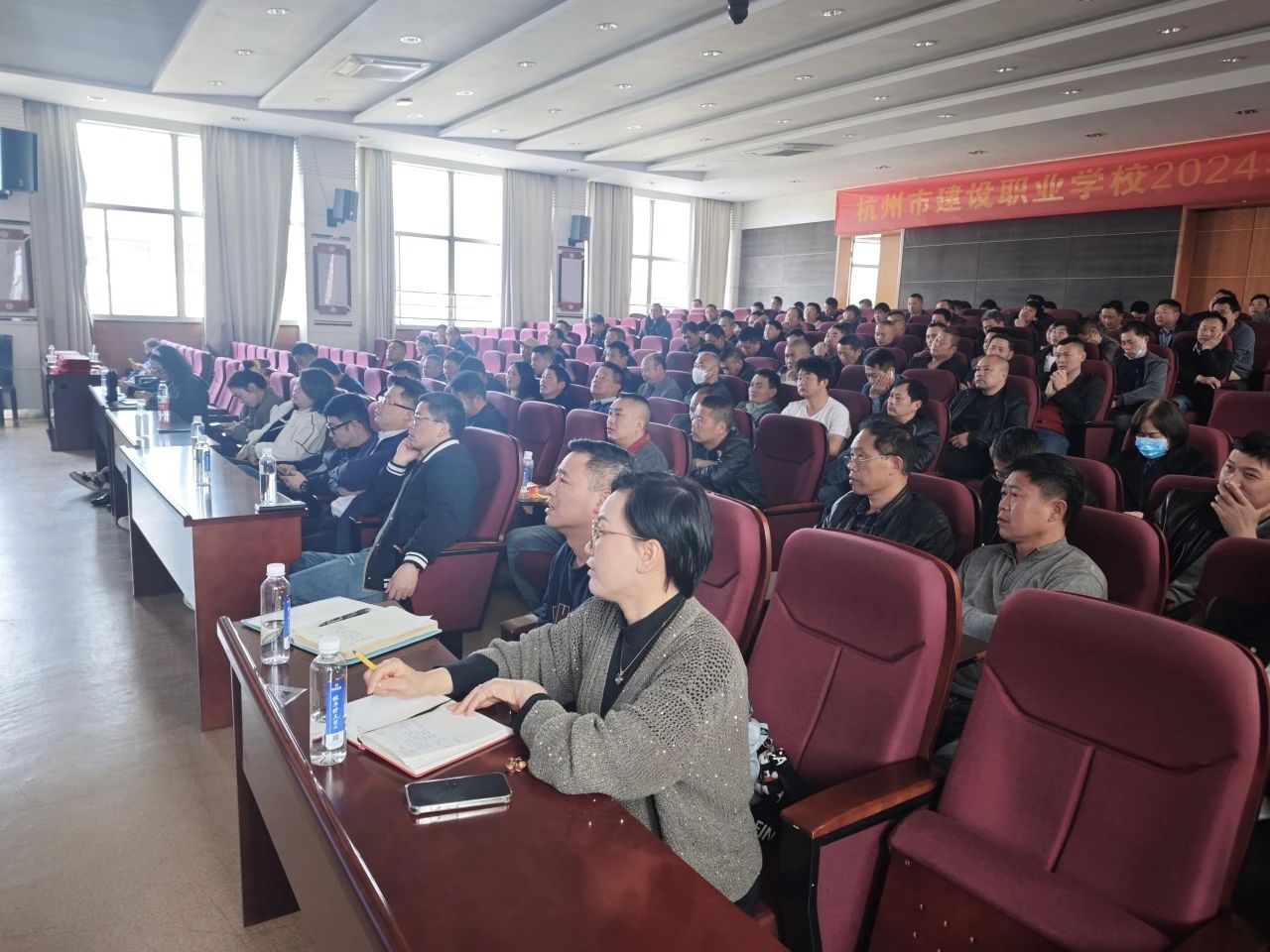 向光而行，再啟新程 | 南鴻裝飾3月項(xiàng)目經(jīng)理會議暨最美家人表彰大會圓滿舉行