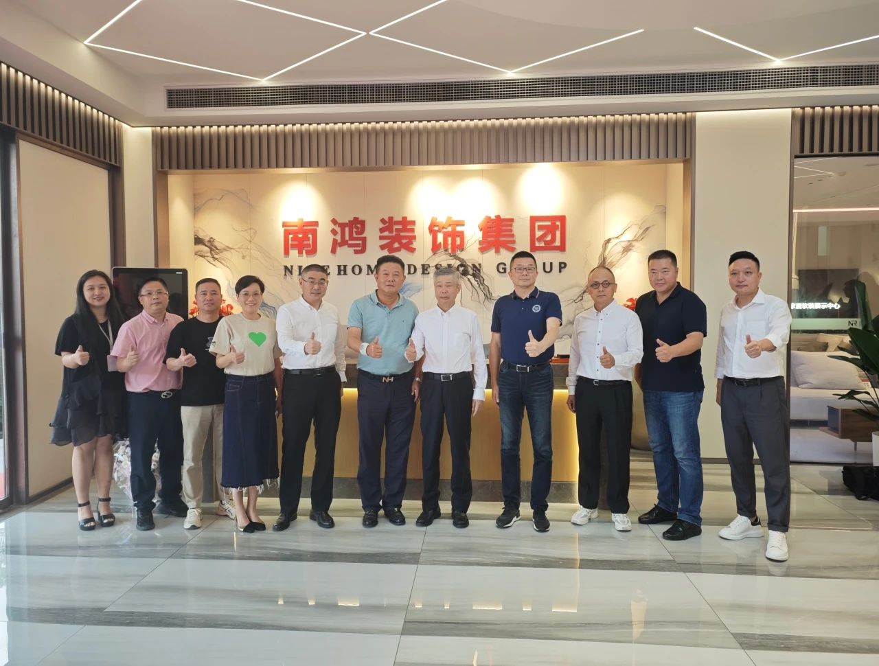 熱烈歡迎全聯(lián)家具裝飾業(yè)商會、敏華控股集團一行蒞臨南鴻裝飾參觀指導(dǎo)